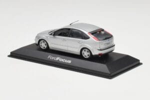 Ford Focus Mk2 Moondust Prateado Minichamps 1:43 FOCUS002 Metal - imagem 3 de 4