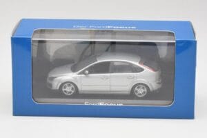 Ford Focus Mk2 Moondust Prateado Minichamps 1:43 FOCUS002 Metal - imagem 4 de 4