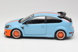 Ford Focus RS LM Classic Edition Gulf 1968 Ford GT40 Tribute Minichamps 1:18 100080068 Metal - imagem 4 de 8