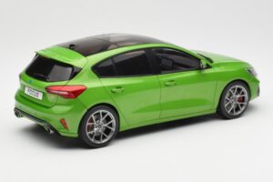 Ford Focus ST Mk4 Verde MCG 1:18 MCG18452 Metal - imagem 2 de 6