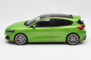 Ford Focus ST Mk4 Verde MCG 1:18 MCG18452 Metal - imagem 3 de 6
