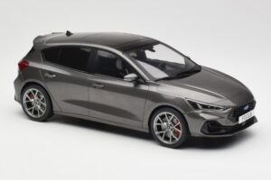 Ford Focus ST Mk4 Cinzento MCG 1:18 MCG18454 Metal - imagem 4 de 6