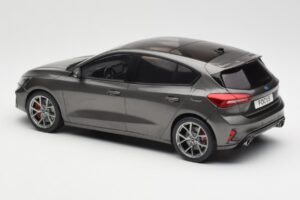 Ford Focus ST Mk4 Cinzento MCG 1:18 MCG18454 Metal - imagem 5 de 6