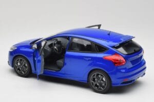 Ford Focus ST Mk2 Blue Metallic Minichamps 1:18 110082001 Metal - imagem 5 de 8