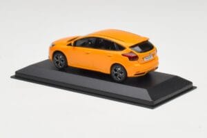 Ford Focus ST Mk3 Tangerine Scream Minichamps 1:43 FOCUS001 Metal - imagem 3 de 4