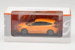 Ford Focus ST Mk3 Tangerine Scream Minichamps 1:43 FOCUS001 Metal - imagem 4 de 4