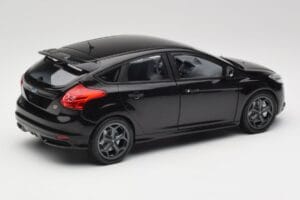 Ford Focus ST Mk2 Panther Black Metallic Minichamps 1:18 110082000 Metal - imagem 3 de 8