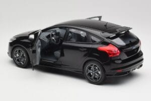 Ford Focus ST Mk2 Panther Black Metallic Minichamps 1:18 110082000 Metal - imagem 5 de 8