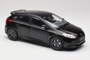 Ford Focus ST Mk2 Panther Black Metallic Minichamps 1:18 110082000 Metal - imagem 6 de 8