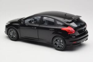 Ford Focus ST Mk2 Panther Black Metallic Minichamps 1:18 110082000 Metal - imagem 7 de 8