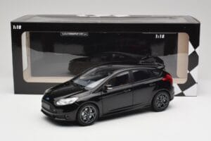 Ford Focus ST Mk2 Panther Black Metallic Minichamps 1:18 110082000 Metal - imagem 8 de 8