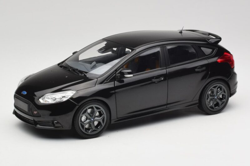 Ford Focus ST Mk2 Panther Black Metallic Minichamps 1:18 110082000 Metal