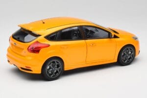 Ford Focus ST Mk2 Tangerine Scream Minichamps 1:18 110082005 Metal - imagem 3 de 8