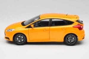 Ford Focus ST Mk2 Tangerine Scream Minichamps 1:18 110082005 Metal - imagem 4 de 8