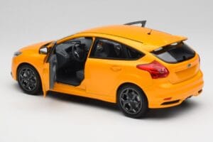 Ford Focus ST Mk2 Tangerine Scream Minichamps 1:18 110082005 Metal - imagem 5 de 8