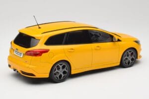 Ford Focus ST Turnier Mk3 Amarelo MCG 1:18 MCG18464 Metal - imagem 2 de 6