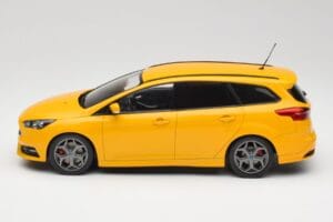 Ford Focus ST Turnier Mk3 Amarelo MCG 1:18 MCG18464 Metal - imagem 3 de 6