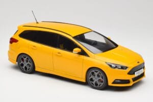 Ford Focus ST Turnier Mk3 Amarelo MCG 1:18 MCG18464 Metal - imagem 4 de 6