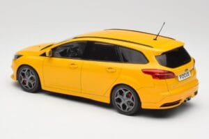 Ford Focus ST Turnier Mk3 Amarelo MCG 1:18 MCG18464 Metal - imagem 5 de 6
