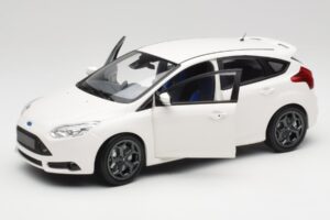 Ford Focus ST Mk2 Branco Minichamps 1:18 110082004 Metal - imagem 2 de 8