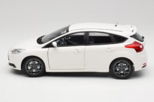 Ford Focus ST Mk2 Branco Minichamps 1:18 110082004 Metal - imagem 4 de 8