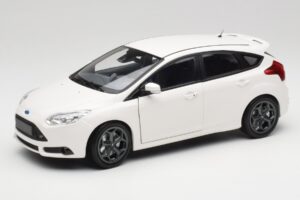 Ford Focus ST Mk2 Branco Minichamps 1:18 110082004 Metal