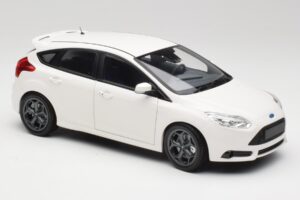 Ford Focus ST Mk2 Branco Minichamps 1:18 110082004 Metal - imagem 6 de 8