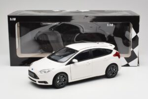 Ford Focus ST Mk2 Branco Minichamps 1:18 110082004 Metal - imagem 8 de 8