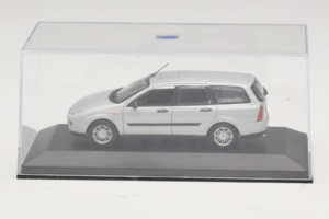 Ford Focus Mk1 Turnier Prata Minichamps 1:43 FOCUS004 Metal - imagem 4 de 5