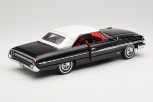 Ford Galaxie 500 Preto Sun Star 1:18 1442 Metal - imagem 3 de 8