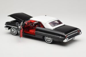 Ford Galaxie 500 Preto Sun Star 1:18 1442 Metal - imagem 5 de 8