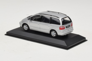 Ford Galaxy Mk2 Prata Minichamps 1:43 GALAXY001 Metal - imagem 3 de 4