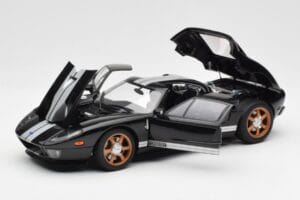 Ford GT Preto Com Riscas Brancas AUTOart 1:18 73023 Metal - imagem 2 de 8