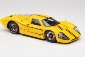 Ford GT40 Mk IV Amarelo 1967 Shelby Collectibles 1:18 31414S Metal - imagem 6 de 8