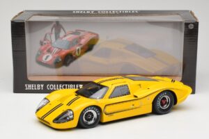 Ford GT40 Mk IV Amarelo 1967 Shelby Collectibles 1:18 31414S Metal - imagem 8 de 8