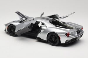 Ford GT Prata Maisto 1:18 31384 Metal - imagem 5 de 8