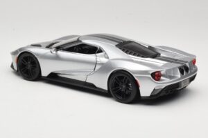 Ford GT Prata Maisto 1:18 31384 Metal - imagem 7 de 8