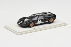 Ford GT40 Mk II #2 B. McLaren / C. Amon Shelby American Winner 24 Hours of Le Mans 1966 Spark 1:43 43LM66-O1 Resina - imagem 2 de 4