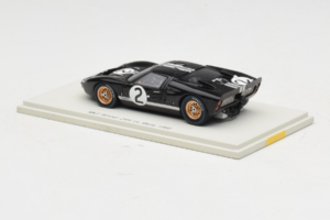 Ford GT40 Mk II #2 B. McLaren / C. Amon Shelby American Winner 24 Hours of Le Mans 1966 Spark 1:43 43LM66-O1 Resina - imagem 3 de 4