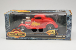 Ford High Tech Vermelho com Chama American Muscle 1:18 7726 Metal - imagem 4 de 4