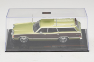 Ford LTD Country Squire Green Bronze IXO 1:43 CLC608N Metal - imagem 4 de 5