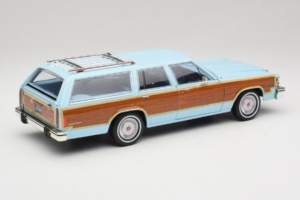 Ford LTD Country Squire Charlie's Angels Movie GreenLight 1:18 19066 Metal - imagem 3 de 8