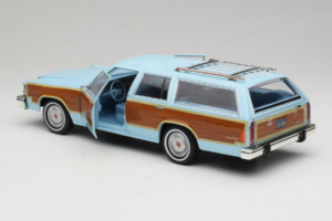 Ford LTD Country Squire Charlie's Angels Movie GreenLight 1:18 19066 Metal - imagem 5 de 8
