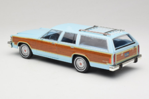 Ford LTD Country Squire Charlie's Angels Movie GreenLight 1:18 19066 Metal - imagem 7 de 8