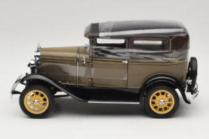 Ford Model A Tudor Chicle Drab Motor City 1:18 41003 Metal - imagem 3 de 6