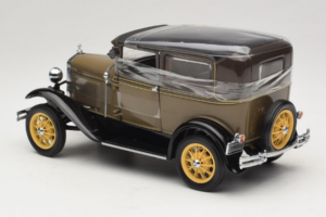 Ford Model A Tudor Chicle Drab Motor City 1:18 41003 Metal - imagem 5 de 6