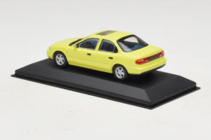 Ford Mondeo Mk1 Citrus Yellow Minichamps 1:43 MIN0821001 Metal - imagem 3 de 4