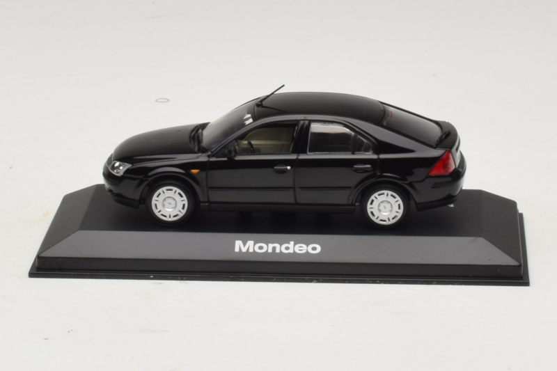 Ford Mondeo Mk3 Preto Minichamps 1:43 MONDEO004 Metal