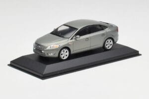 Ford Mondeo Mk3 Sedan Cinzento Metallic Minichamps 1:43 IND403086003 Metal - imagem 2 de 4