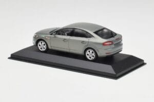Ford Mondeo Mk3 Sedan Cinzento Metallic Minichamps 1:43 IND403086003 Metal - imagem 3 de 4